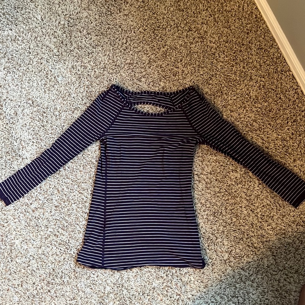 Lululemon long sleeved shirt - Size 4
